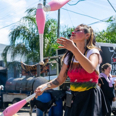 Más de 100 emprendedores participaron de la Feria Club Artesanal en el Boulevard Fleming