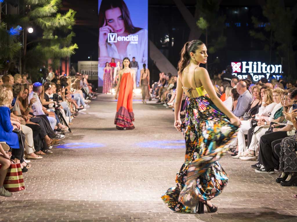 El desfile de moda Go Fashion cerró el año en Parque Leloir. 