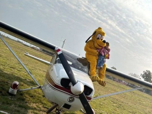 Celebraron el Día de la Niñez rodeados de aviones