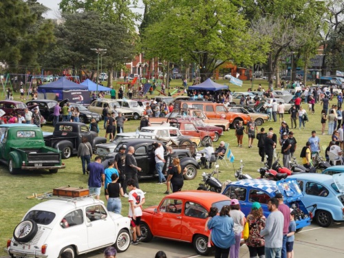 ExpoAutos: una tarde de clásicos, motores y sonrisas en La Torcaza