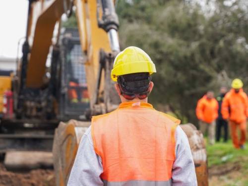 Comenzó la obra que asfaltará 60 calles cercanas al Buen Ayre