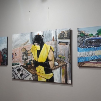 “Argentina, no lo entenderías”: la muestra que lleva los memes virales al arte