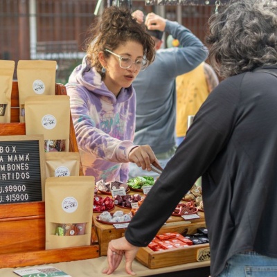Club Artesanal llega a Villa Udaondo con tres días de feria, cerveza y shows