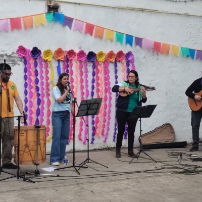 Peña folklórica y feria en Aquelarre por el 25 de Mayo