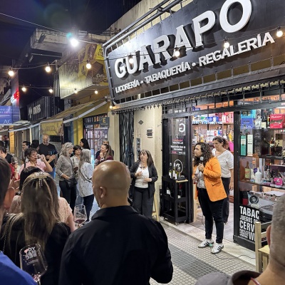 La Noche de las Vinotecas celebró el Día del Malbec con degustaciones en Castelar e Ituzaingó