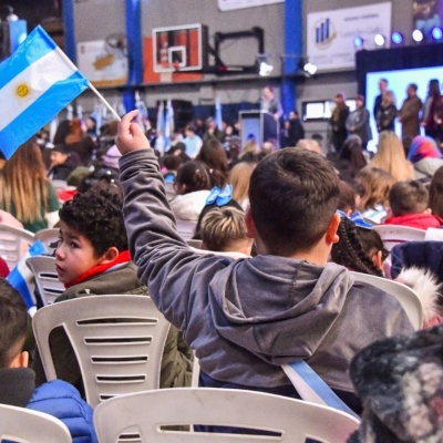 Más de mil estudiantes de Ituzaingó prometieron lealtad a la Bandera Nacional