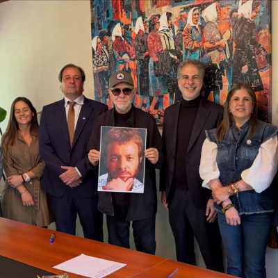 León Gieco recibió el Doctorado Honoris Causa de la Universidad Nacional del Oeste