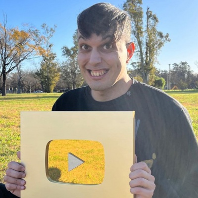 Maxi Miller, el youtuber que pudo superar el bullying con humor y hoy cuenta con más de un millón de seguidores 